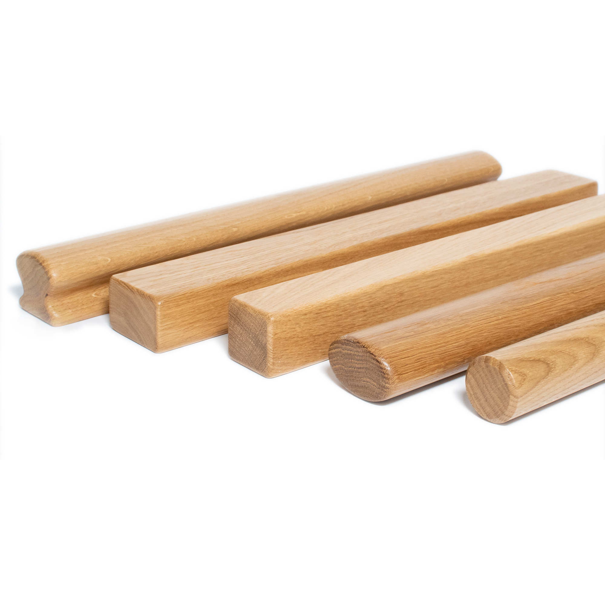 Corrimano in legno di rovere in cinque profili affiancati: omega, quadrato, rettangolare, ovale e rotondo