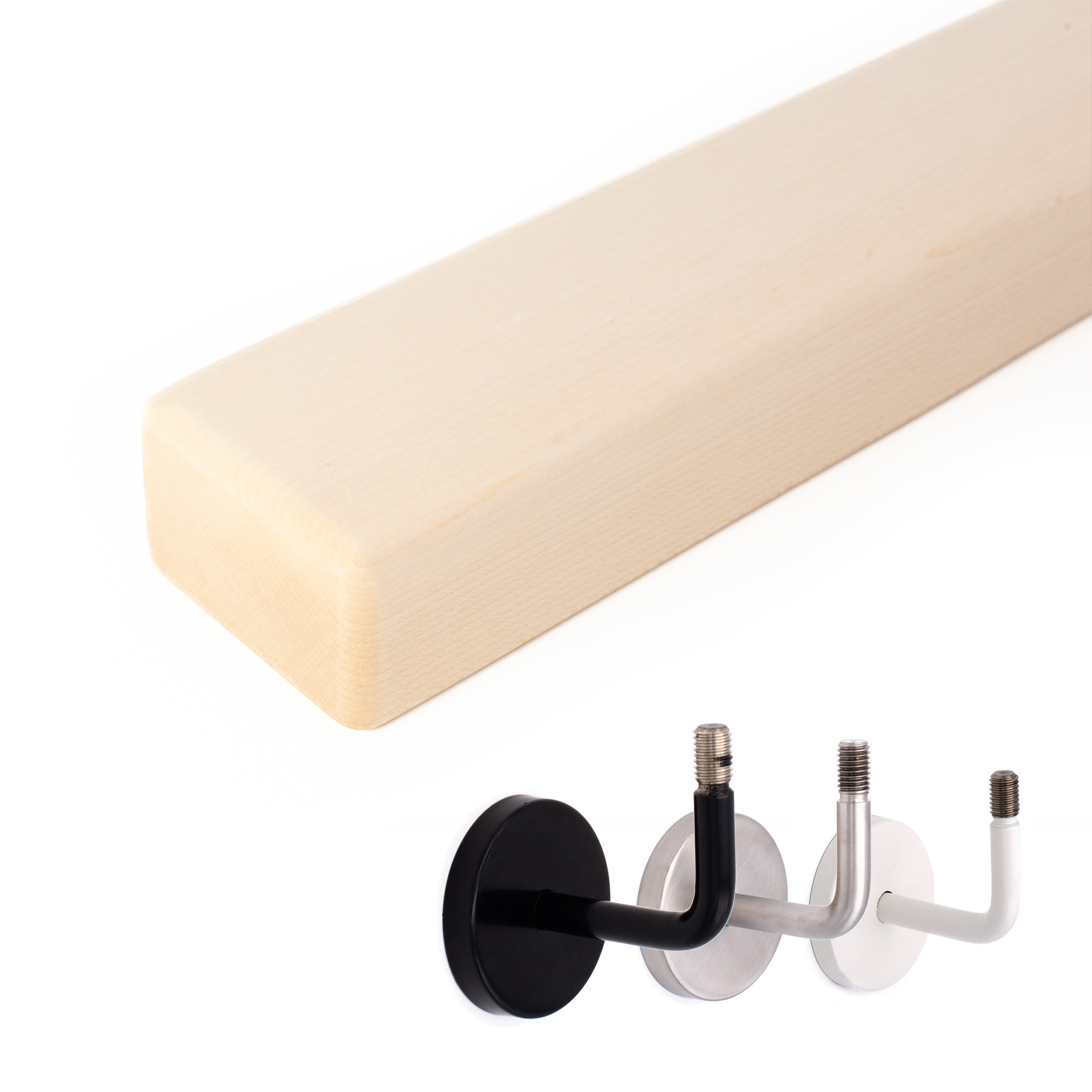 Corrimano rettangolare in acero naturale, in diagonale su sfondo bianco, supporti per corrimano in nero, inox e bianco