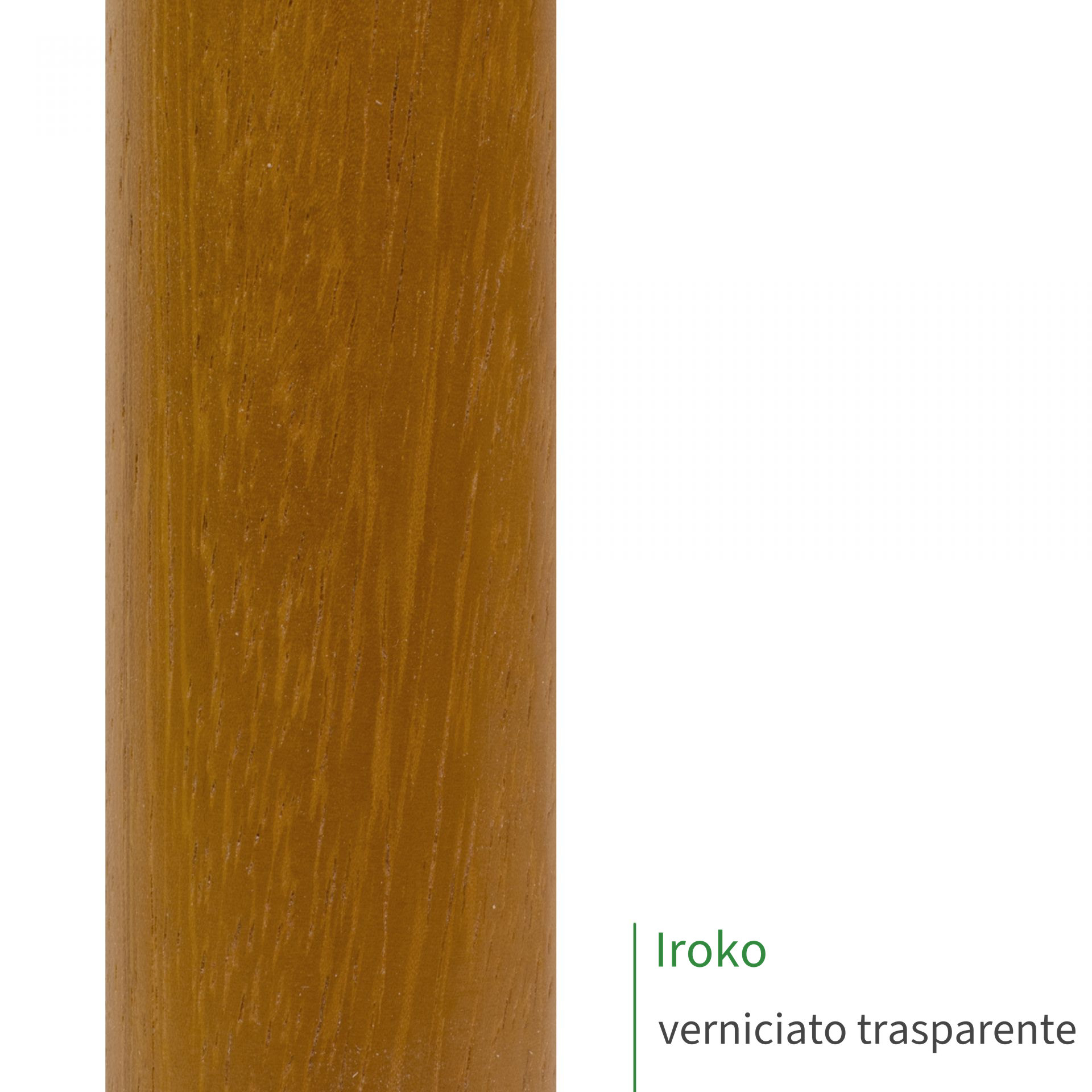 Corrimano in iroko verniciato trasparente, primo piano della superficie del legno con venatura fitta e tonalità bruno-dorata