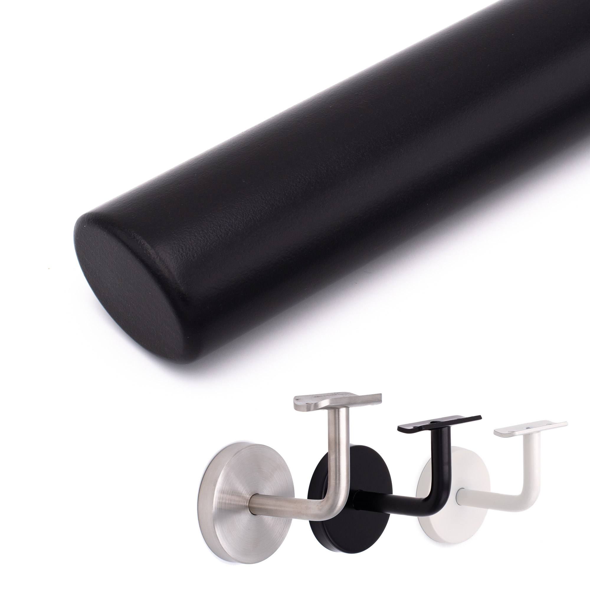 Corrimano ovale in faggio nero verniciato, in diagonale su sfondo bianco, supporti per corrimano in inox, nero e bianco