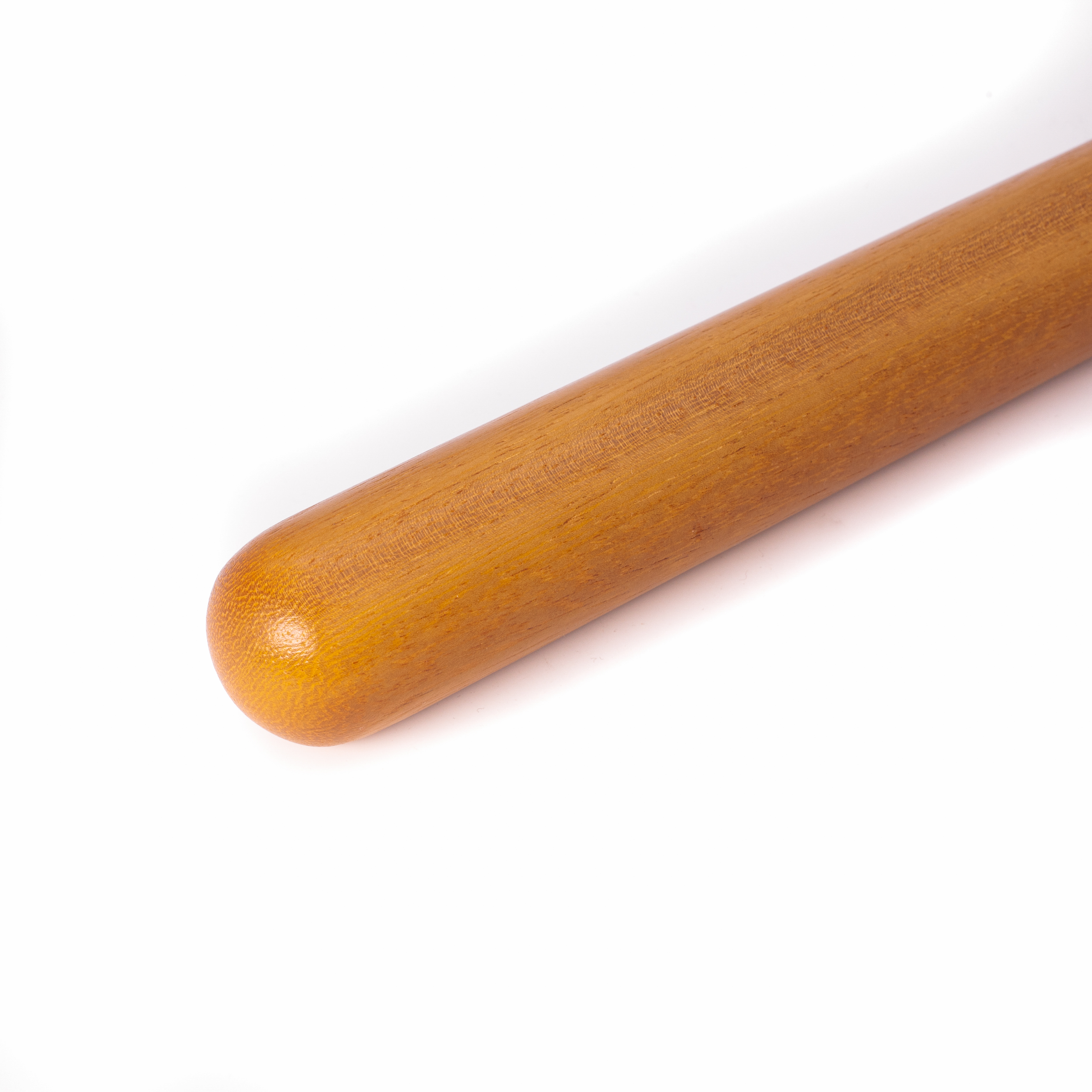 Corrimano rotondo in iroko con estremità a semisfera, legno bruno dorato a superficie liscia, su sfondo bianco