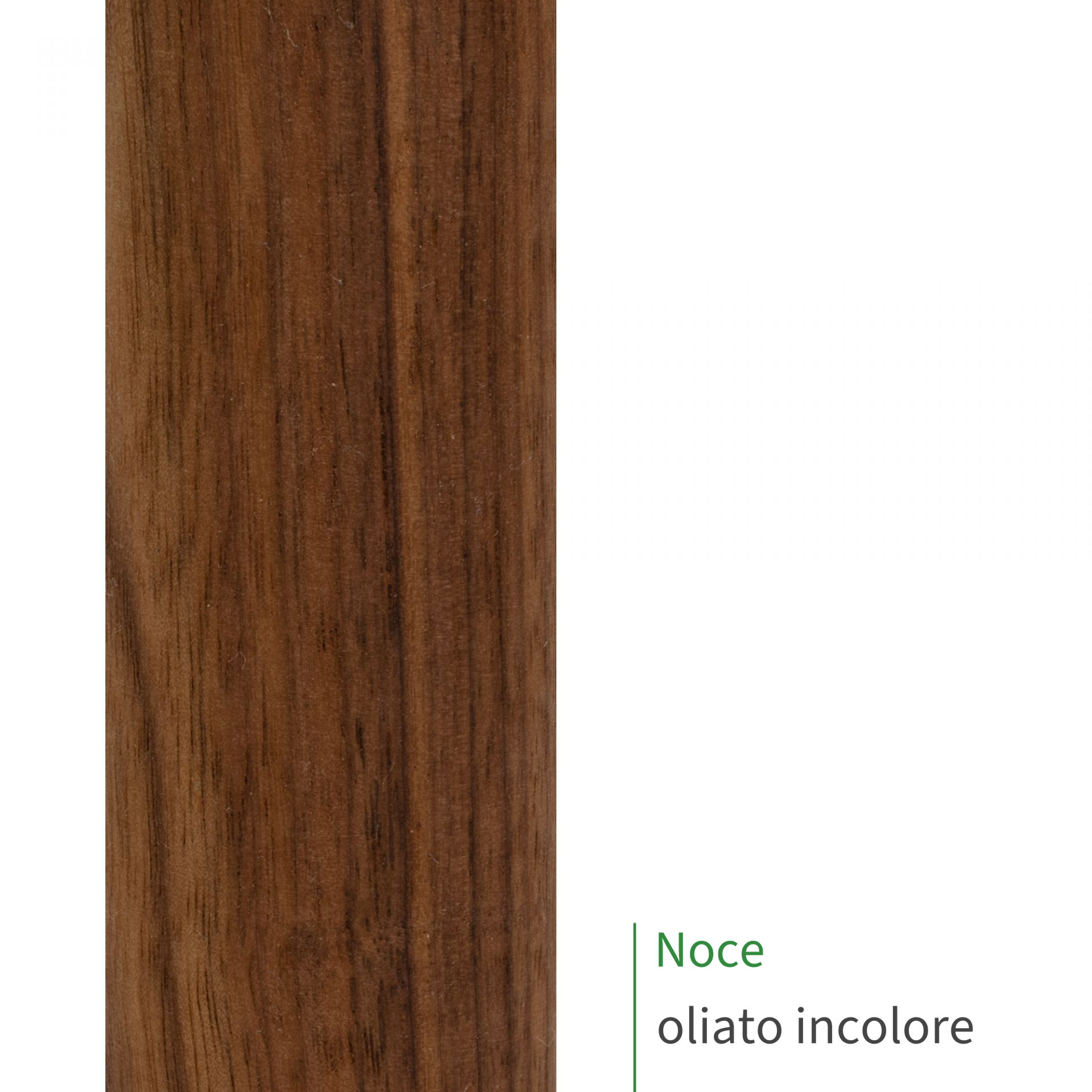 Corrimano in noce oliato incolore, primo piano della superficie del legno con venatura scura e tonalità bruno scuro