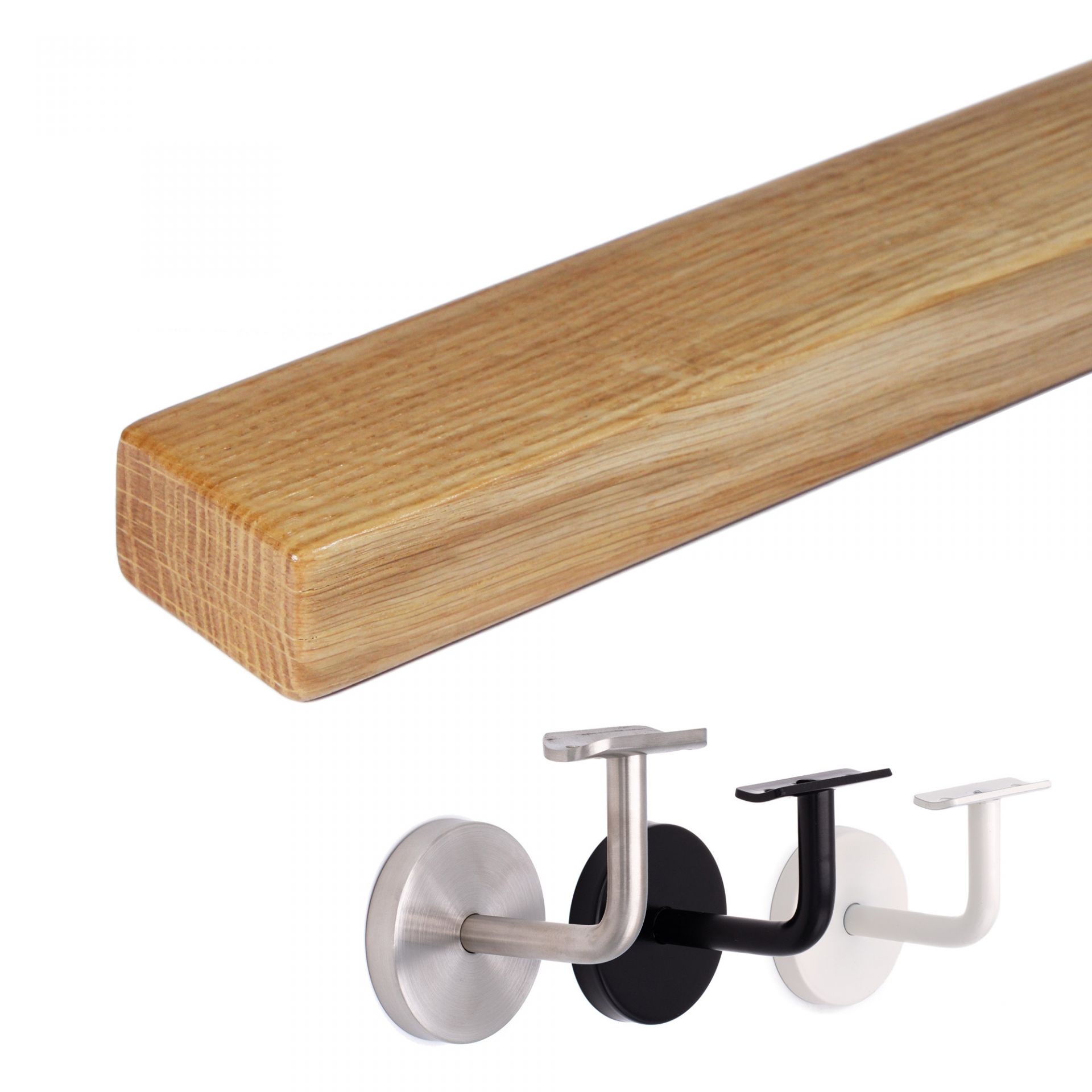 Corrimano rettangolare in rovere naturale, accanto supporti per corrimano in acciaio inox, nero e bianco