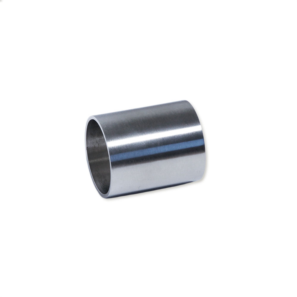 Raccordo diritto in acciaio inossidabile per corrimano in legno 42 mm, manicotto cilindrico corto, su sfondo bianco