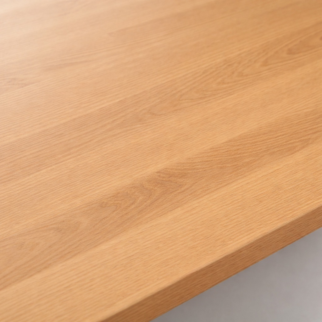 Davanzale in nobilitato effetto legno rovere, primo piano del decoro legno e del bordo anteriore