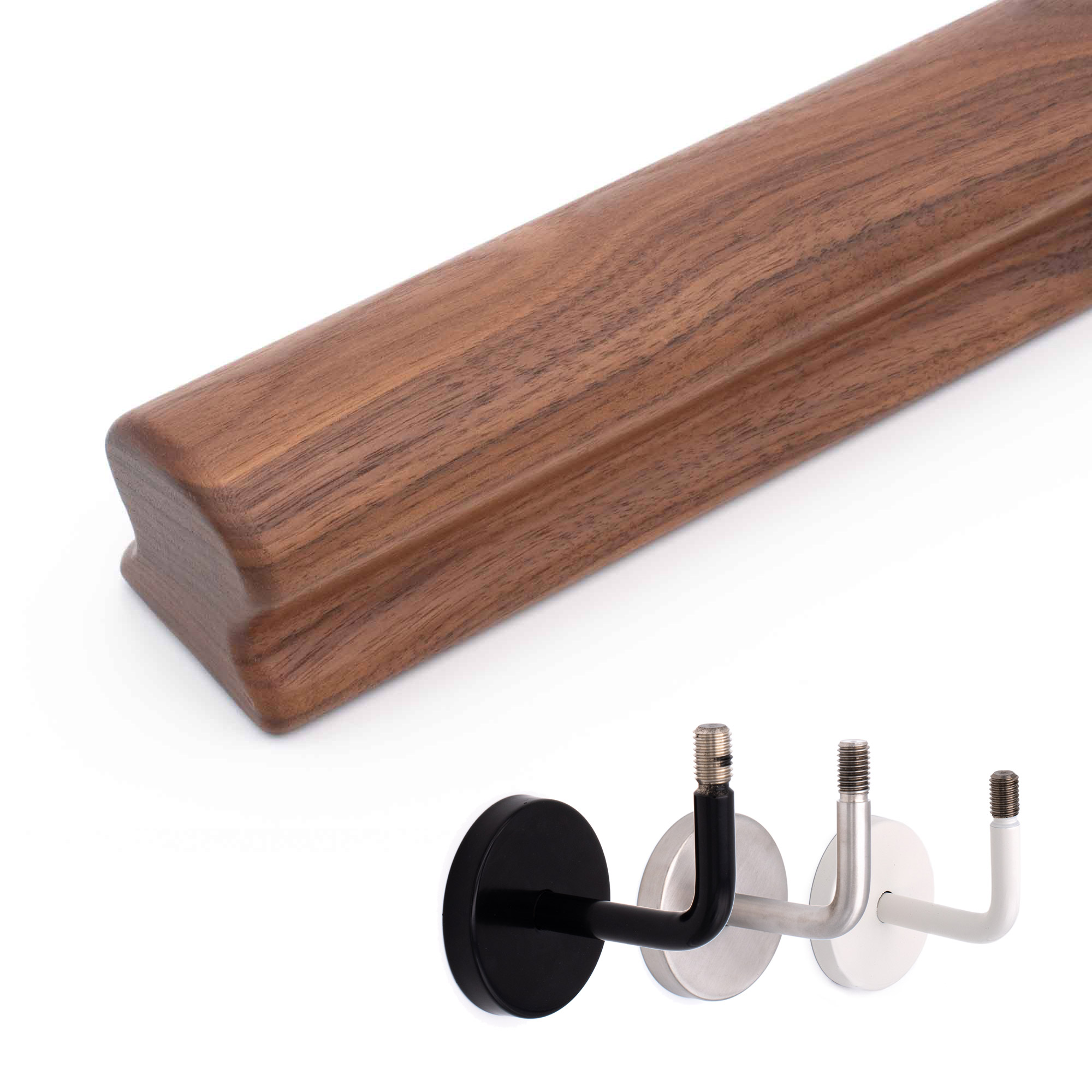 Corrimano Omega in noce su sfondo bianco con profilo omega, sotto tre supporti per corrimano in nero, acciaio inox e bianco