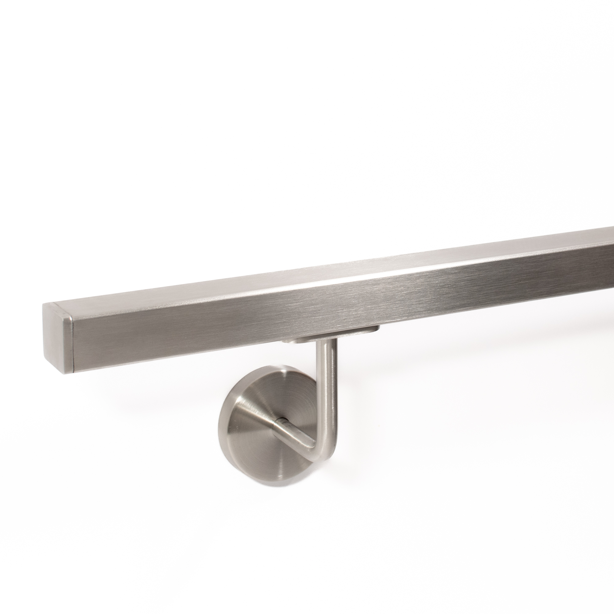 Corrimano quadrato in acciaio inossidabile, tubo quadro spazzolato con supporto curvo, ripresa in studio su sfondo bianco