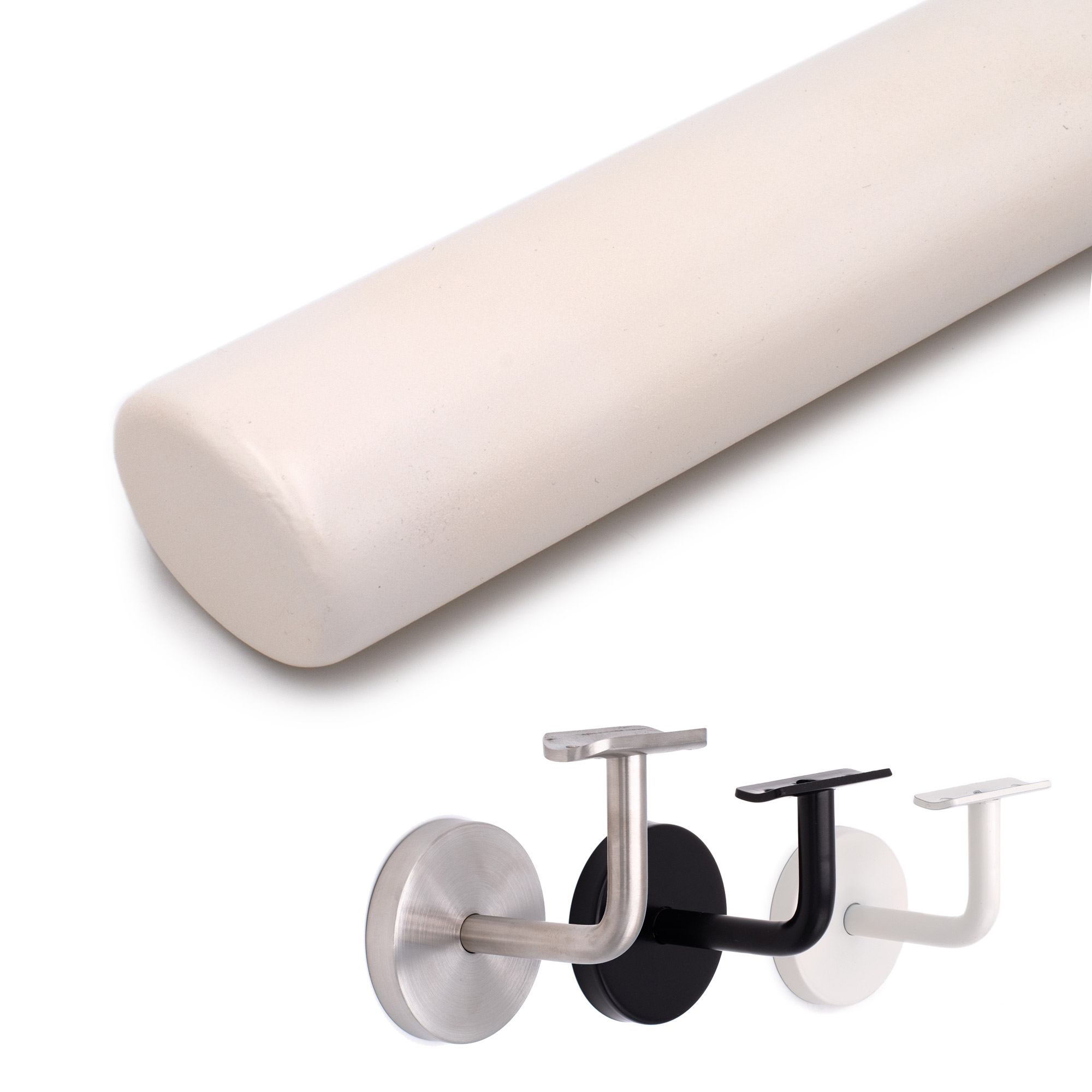 Corrimano ovale in faggio bianco verniciato, in diagonale su sfondo bianco, supporti per corrimano in inox, nero e bianco